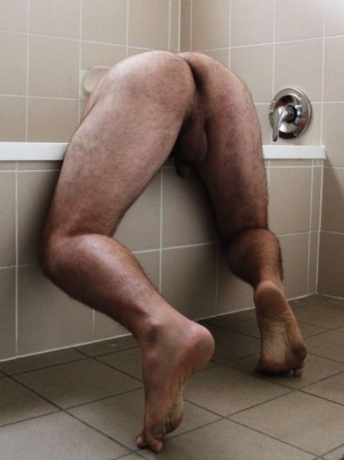 redmannuts:flasseatr:palmspringscumdump:Nice hairy assWould eat each one…….one right after the other