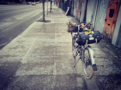 bikesspottedpdx: Be careful out there, PORTLAND! Streets are hella icy this morning. Thankfully, I o