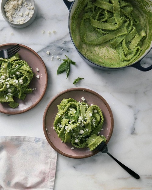 mochimallow:Tallarines Verdes - a Peruvian creamy pasta dish with spinach and basil@acozykitchen via