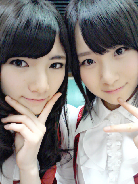 team4-ever:  岡田奈々 - Google+ 公演終わりましたー!!!!今日の公演は水夫は嵐に夢を見るという曲で思いっきりやってやろうと 思ってたのに…衣装が引っ掛かってうまくできないところがありましたm(｡_｡)mあでもサビのところでは頭が吹っ飛ぶんじゃないかってくらい元気よくやりました♡注目ですよ!!笑明日の公演は引っ掛からないように全力でやりたいと思います!!がんばるぞ♡♡♡♡みなさん今日は何してましたかー？