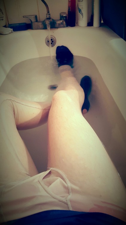 wetandwee:  Today I learnt I can’t make desperation videos. Everything went wrong, so here’s some screens of me holding too long in my longjohns and jockstrap, and then the bath after. 