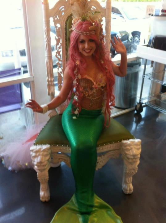 mermaids-and-anchors:  Traci Hines in her fishbutt! Fish Butts facebook Traci Hines