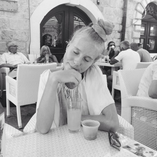houdinia:goldlila:sipping lemonadeig: @ petjaizacutieeeeeeeeeilu houdinia