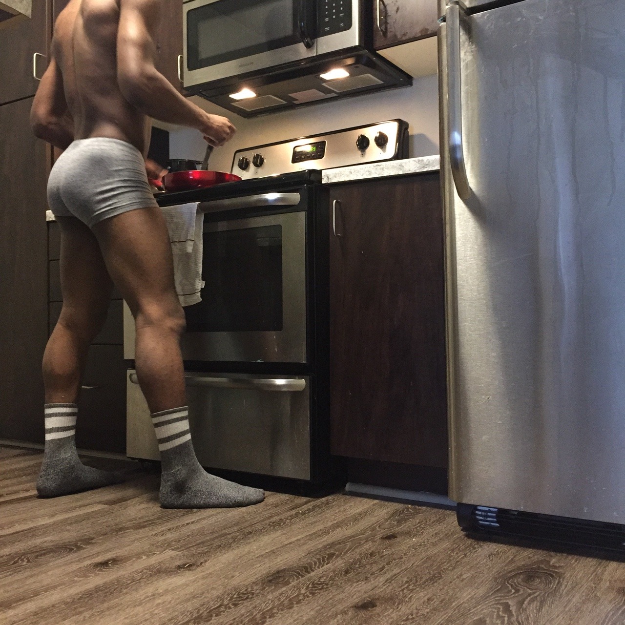 queencatcathy:  lildaddyjake:  Lil’ Daddy can cook 😎  Damn daddy. Can I get