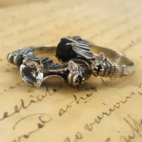 omniastudios:Nocturne ring - two dainty bats clutch a sparkling gemstone, each holding another tiny 