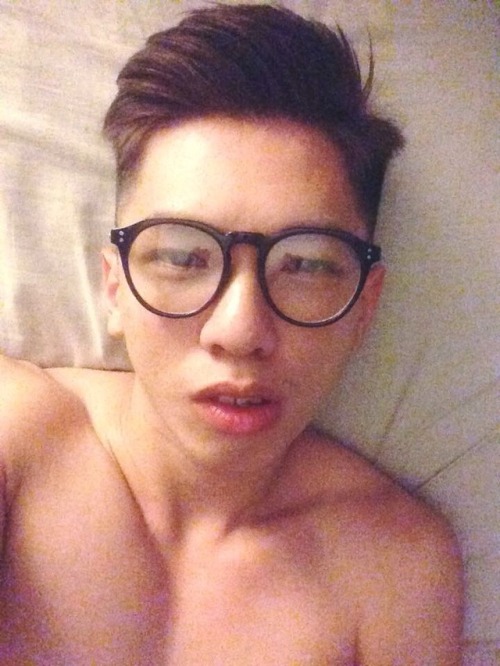sgsexyboy: boychamp1069: Tairo, bottom living in Kl. Have you tried his loose hole? Loose hole? Haha