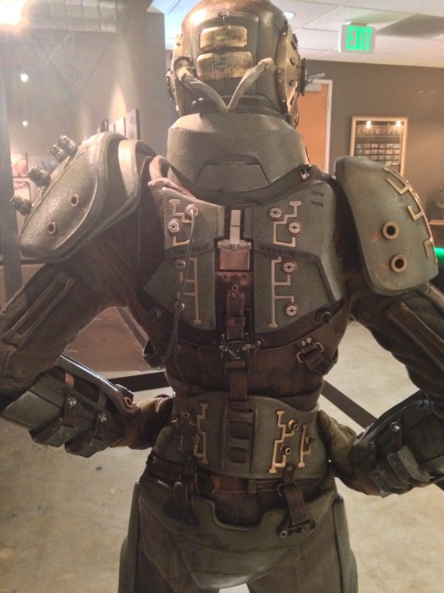 luckyredundies:  Cherno Alpha and Gipsy Danger Drivesuits @ The Art of Pacific Rim, Gnomon Gallery, Hollywood, CA 