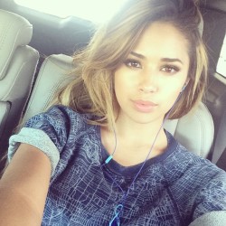 mizzjasminevillegasnewz:  In the heat yesterday