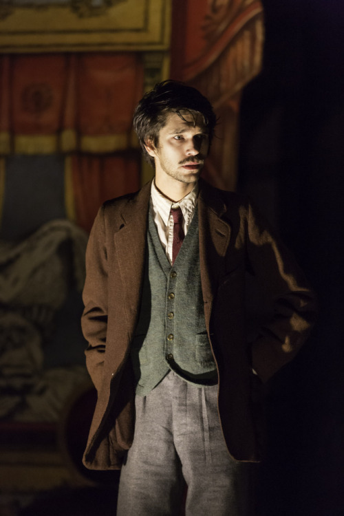 wmewwwhishawb: cartoon-heart: Ben Whishaw and Judi Dench in Peter and Alice (Noel Coward theatre, Lo