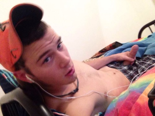 broism1:  Hot as FUCK redneck dippin bro!