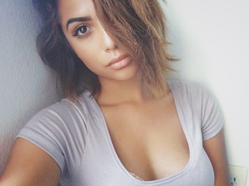 girlswithglasses:  meaninglessloveofacanvas:  I can do both  meaninglessloveofacanvas, fellow tumblr 