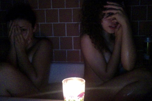 perveysage4:  nakedastronauts:  Bathtime fun. Enjoy;)  lkadskf
