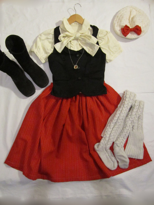 A Christmas coord plan for later this week. I’d like to have santa hat but I won’t get one just for this