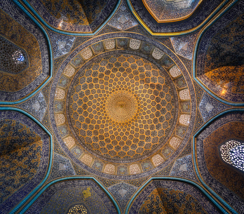 iranianrelated:Sheikh Lotfollah Mosque, located in the Naqsh-e Jahan Square of Isfahan city, was bui