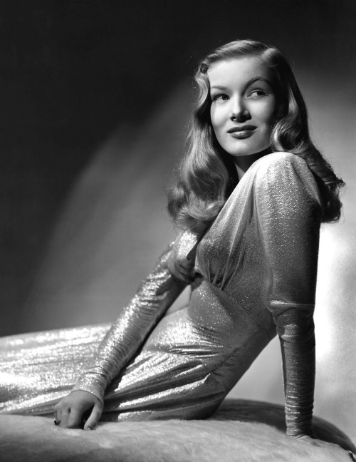 Veronica Lake in a publicity still for This Gun for Hire, ca. 1942.