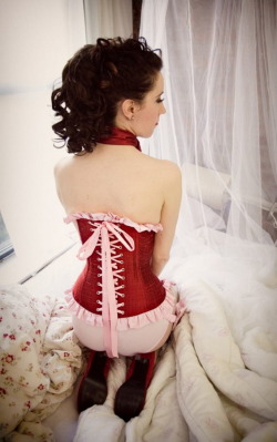 corset-fetish:  Corset FetishCorsets on Twitter