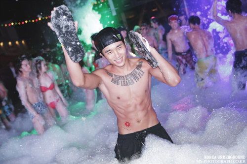 http://gaykoreandude.tumblr.com/post/101290974148