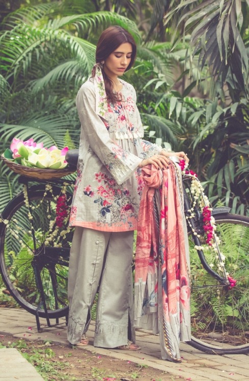 Syra Shehroz Looks Gorgeous In Her Latest Photoshoot.
