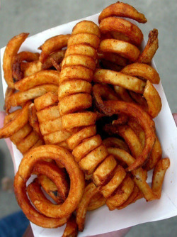 Curly fries on We Heart It http://weheartit.com/entry/96629740/via/arihernandez_123