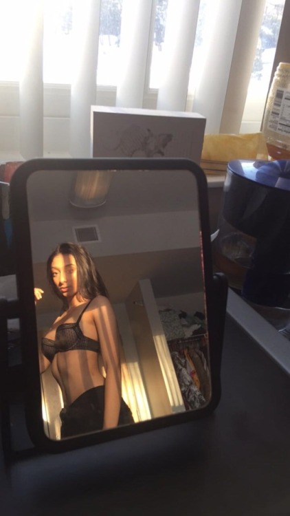 8oolin:roomie caught me flexin