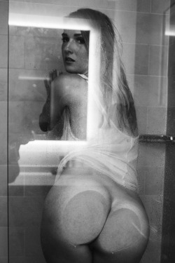 ashleylanexxx:  Shower time with Kabir Cardenas 