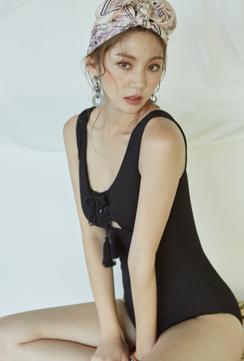 Lee Chae Eun - August 03, 2018 Set [Part 1]