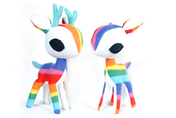 monochromenoir:  Plush Deer by pookatdinocrafts on etsy. Do not remove source.  