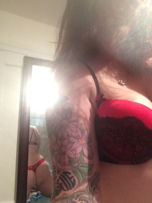 jlock80:  hersey76:  Damn!!  Mmmm…..so damn sexy darling 😘😘