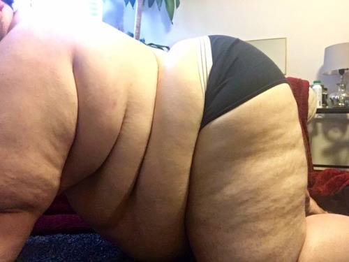 obese500: smother-me-in-ur-blubber: I know I’ve shared this before, but damn. So sexy. Damn, very se