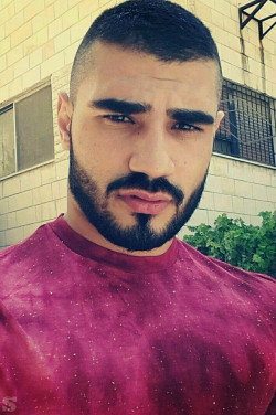 yngarabass:Je veut sa grosse queue dans ma  chatte de beurette 😍😍😍 / i want his dick in my arab ass 😍😍😍 👻 Snapchat: ADYLBG 👻