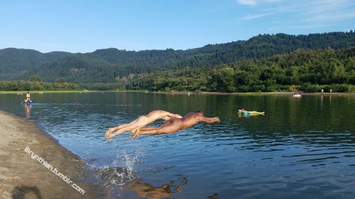 Diving with a good buddy of mine at Rooster Rock last summer.
