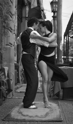 theclassyissue:  TANGO Photo:  Maria Churkina