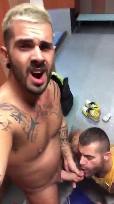 smileyouroncamerablog:  Blow Me