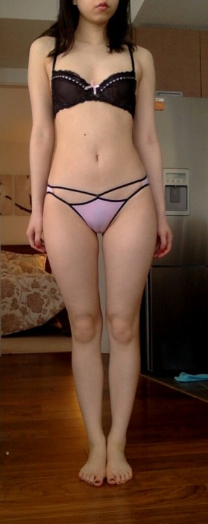 melancholy-virgin:  You all wanted camel toe.