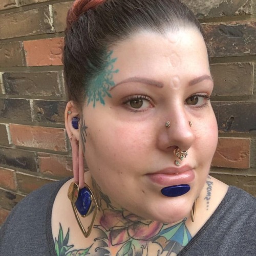 I’m pretty stoked on my Lapis Lazuli set from @onetribejewelry #stretchedears #stretchedlabret