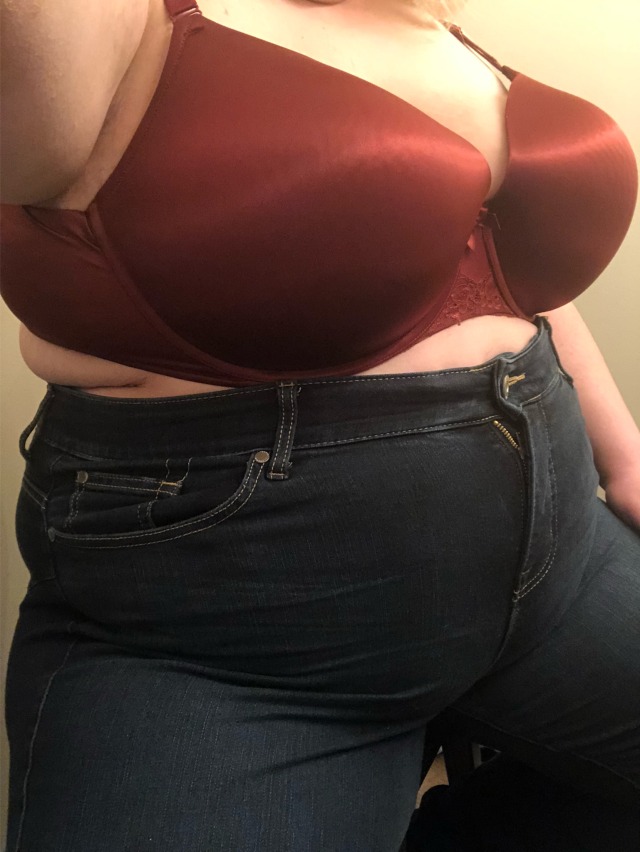 thegreedyofficefatty:No matter how I wear these jeans&hellip;.I don’t think it hides this belly.. 🤔🐽