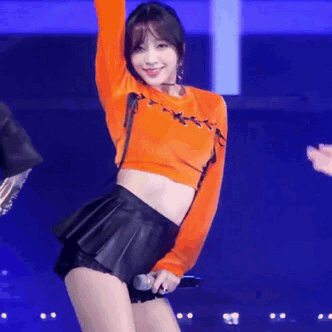 winwin-dotcom:  I’m very gay for her ;)