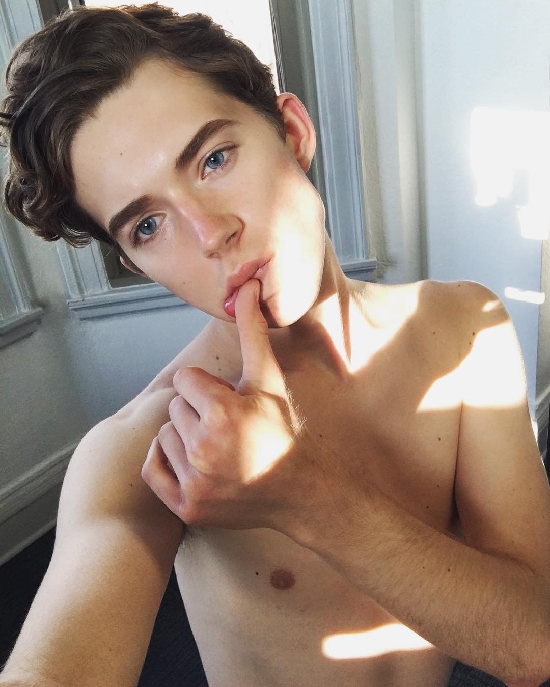 celebpits:  Chris Walsh