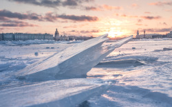 Krasna–Devica:   Frozen Neva In St. Petersburg   