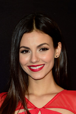 Flawlessandfamous:   Victoria Justice - Instyle &Amp;Amp; Warner Bros. Golden Globes