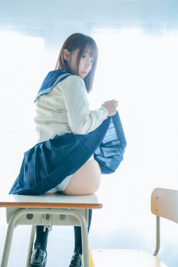 kawaiine-jp:  #女子高生 #teennager #制服 #下着