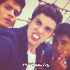 twosecretss:  [@]chaysuede: “Nem tenta…” 