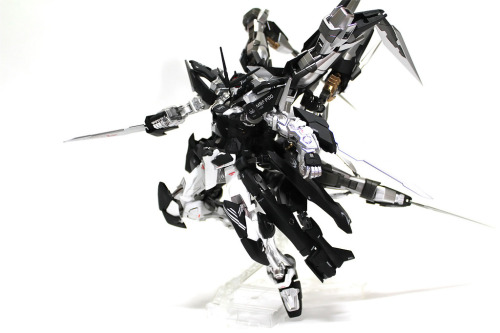 Build Name: Gundam Astray Silver Frame 4th CancerModeler: Ang마Base Model: Master Grade 1/100 Gundam 