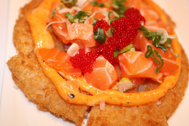 everybody-loves-to-eat:  Prince Sushi - Sushi Pizza by Sushi Toronto on Flickr. 
