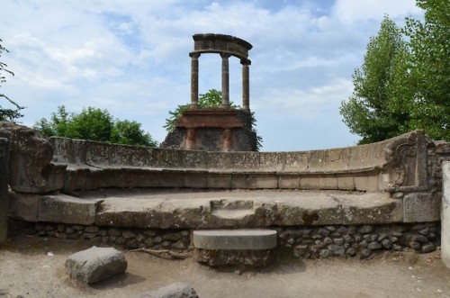 mostly-history:Exedra tomb on the Via dei Sepolcri, in the Necropolis of the Herculaneum Gate (Pompe