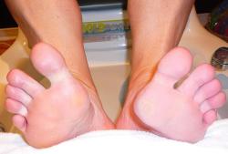 solecityusa:  Dirty Sole Diva receiving some foot care