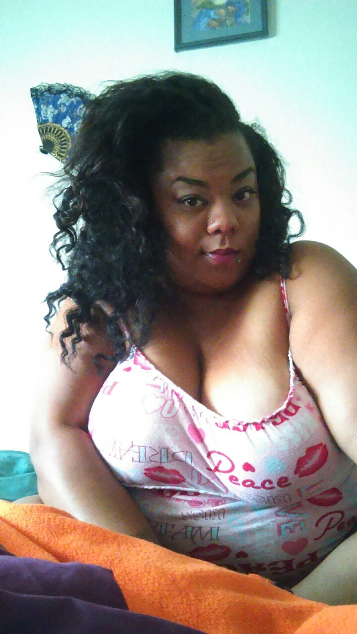 ohsoyumie:  Trying to feel pretty 
