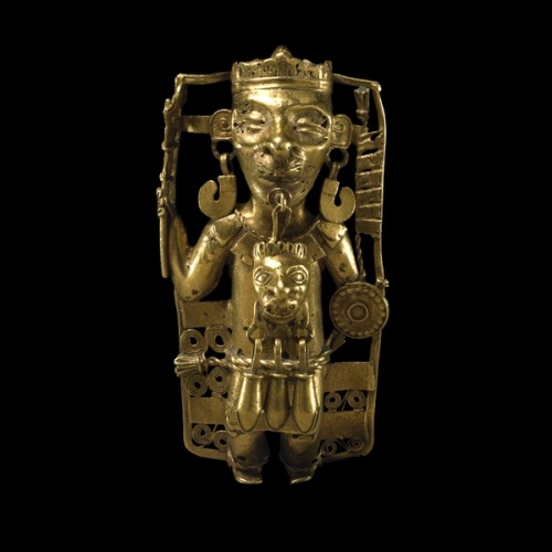 Gold pendant depicting a ruler Mixtec, AD 900-1521 From Tehuantepec, Oaxaca, Mexico This pendant rep