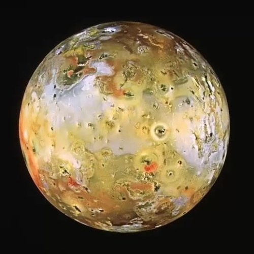 detailedart:Three moons of Jupiter : Ganymede, Callisto and Io. Credits : NASA/JPL.
