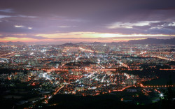 fuckyeahjapanandkorea:   	서울야경 ソウル夜景 Nightview of Seoul von Edward Yun Namhansansung, Seongnamsi, Kyeonggido   